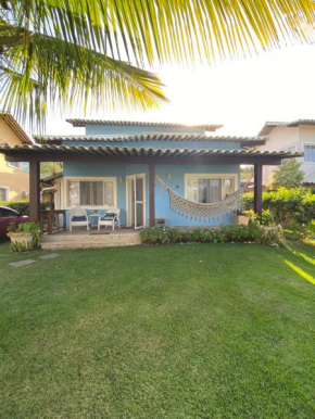 Casa com 4 quartos e 3 suítes no condomínio ferradura.